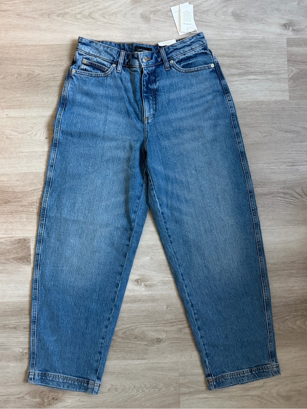 High-Rise Boyfriend Jeans in Medium Blue Wash